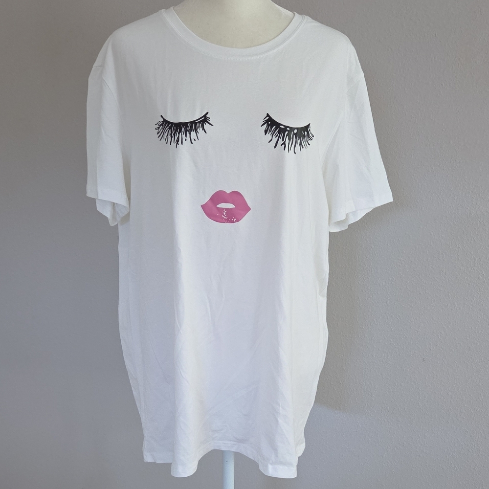 White Graphic Tee with Pink Lips Design